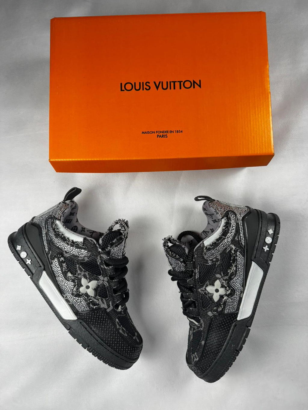 Louis Vuitton Skate Black Shiny Stones