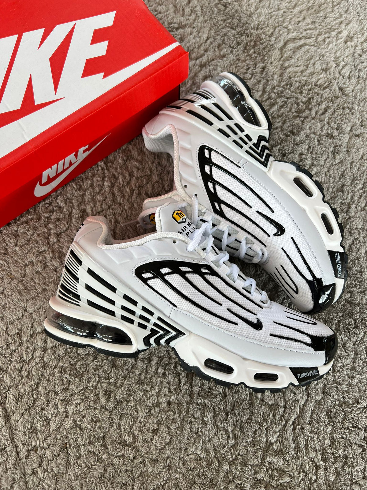 Nike Tn Tunned White and Black