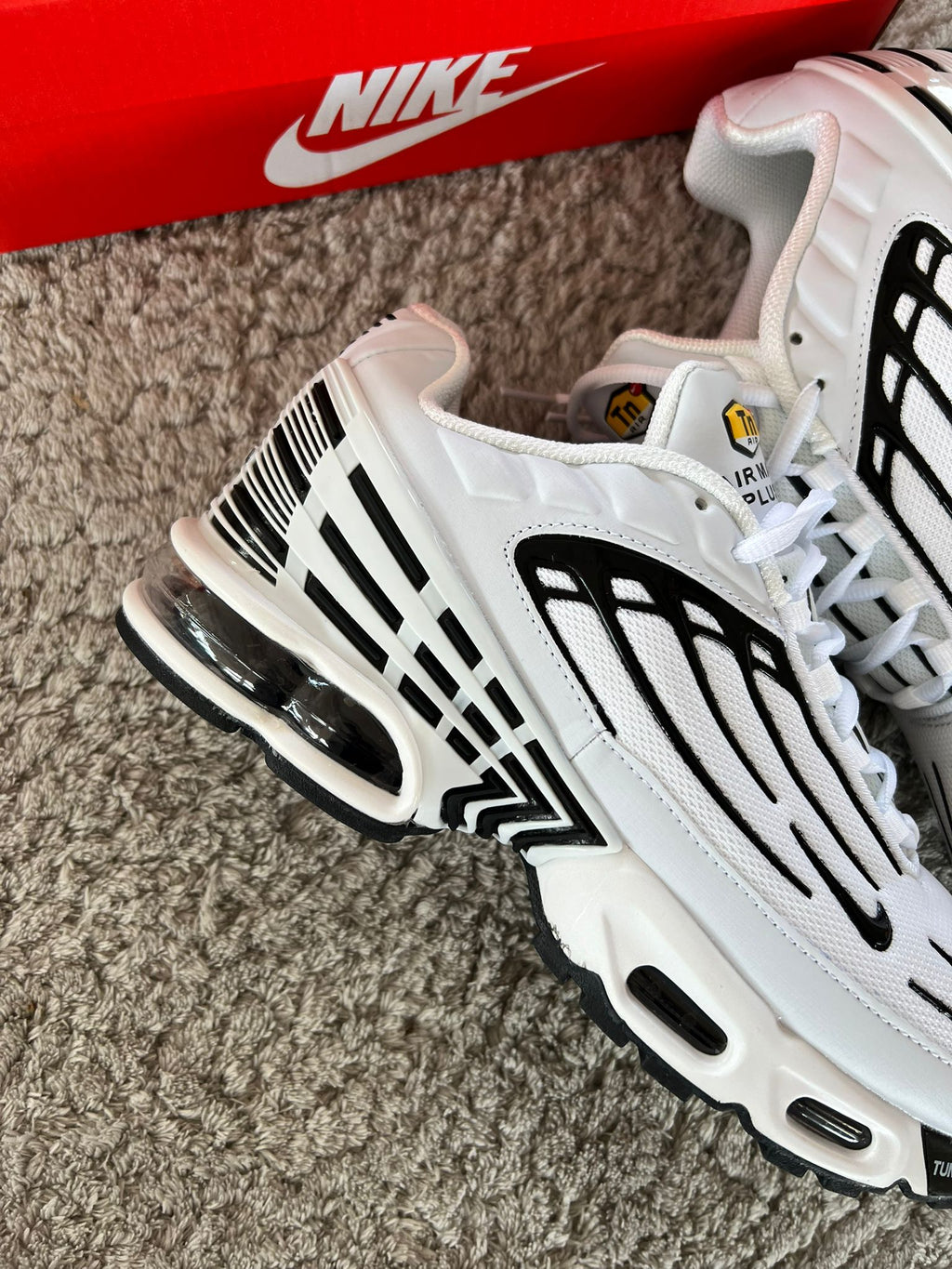 Nike Tn Tunned White and Black